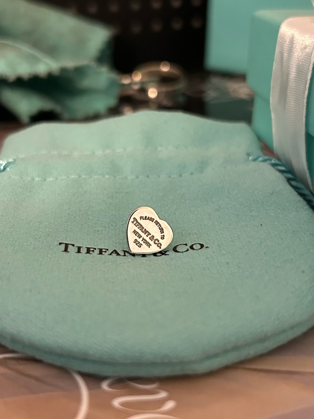 Single Tiffany heart stud